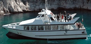 Ausflugsboot in den Calanques